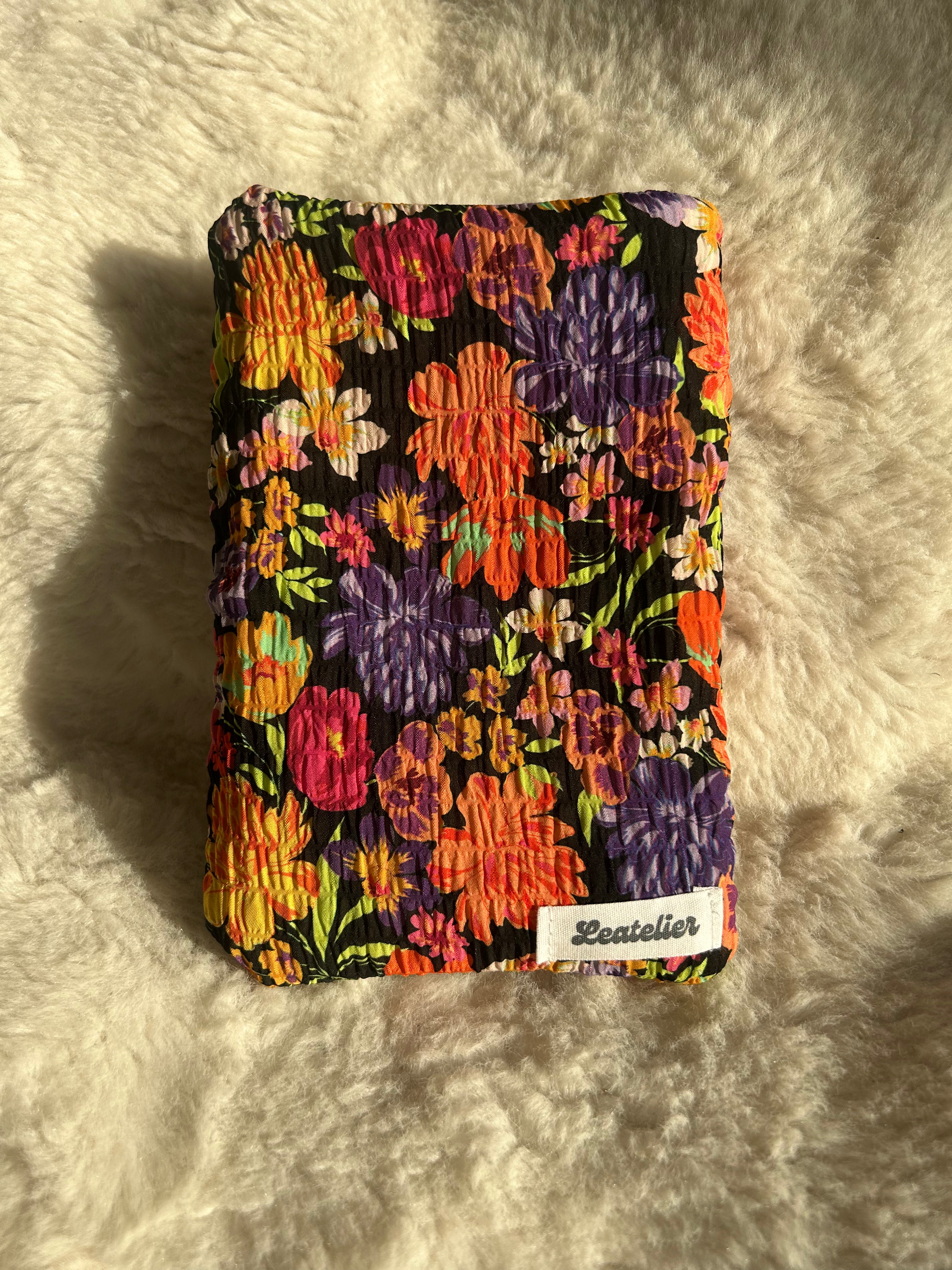 Housse livre de poche fleuri