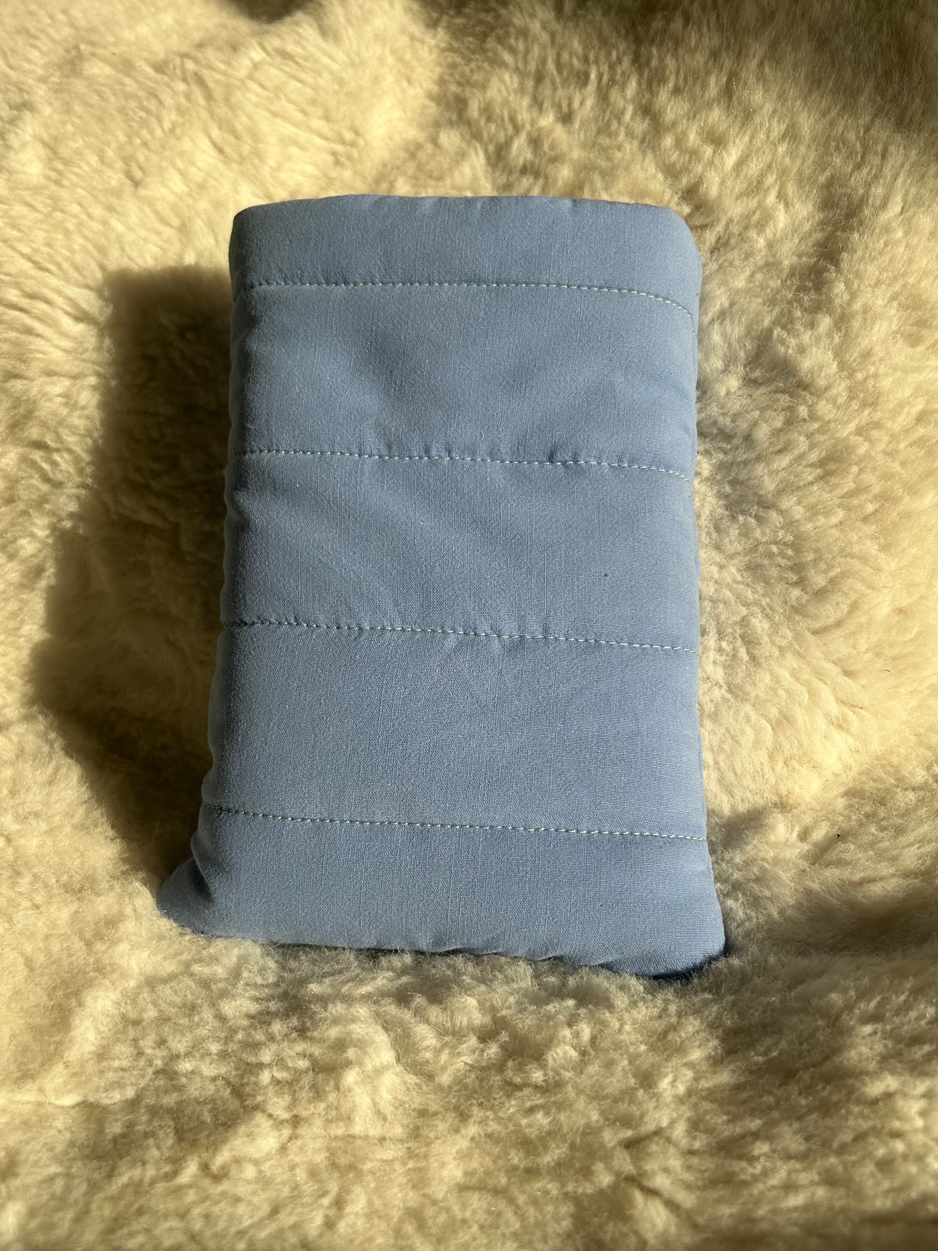Housse livre de poche bleue
