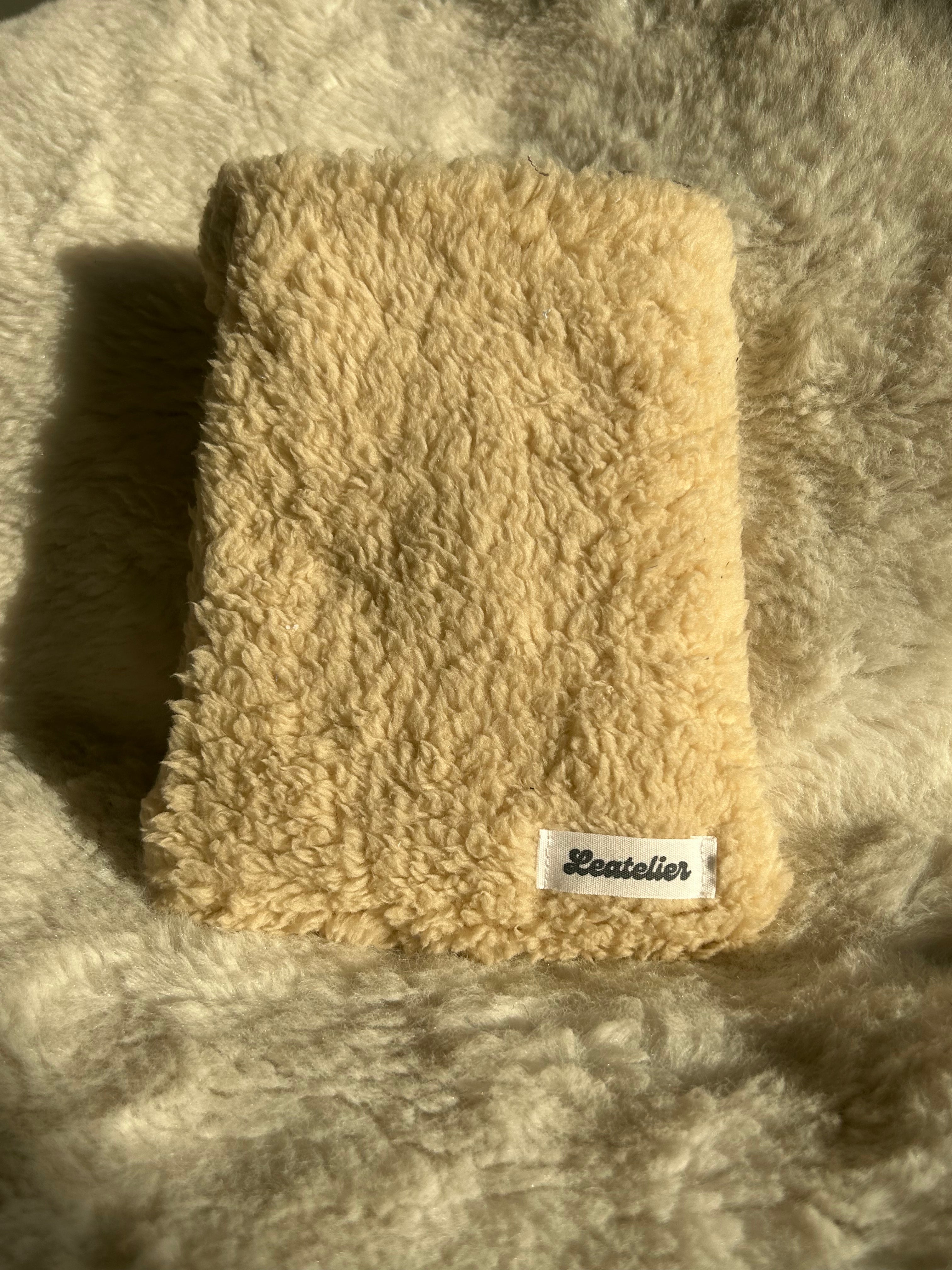 Housse livre de poche beige