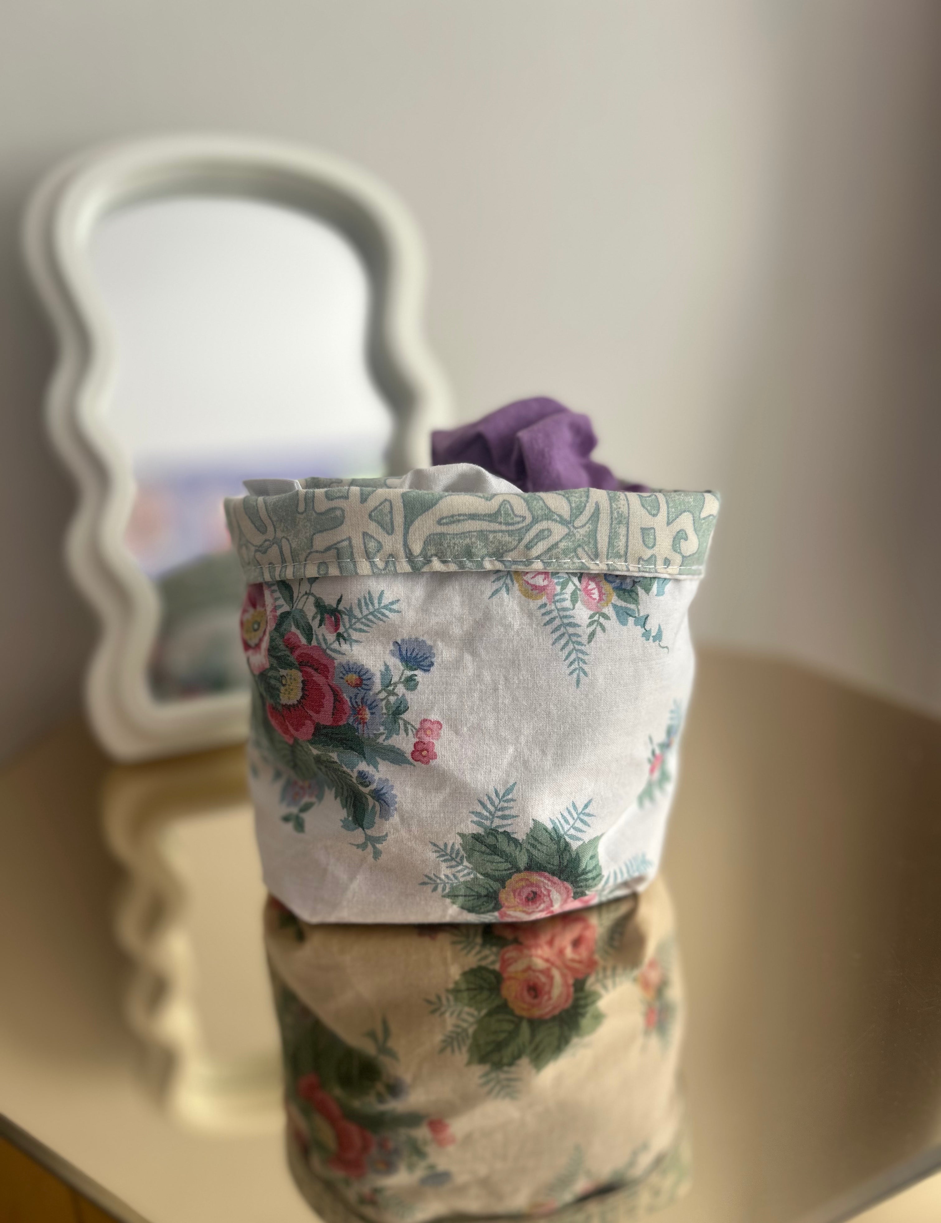 Panier de rangement fleuri