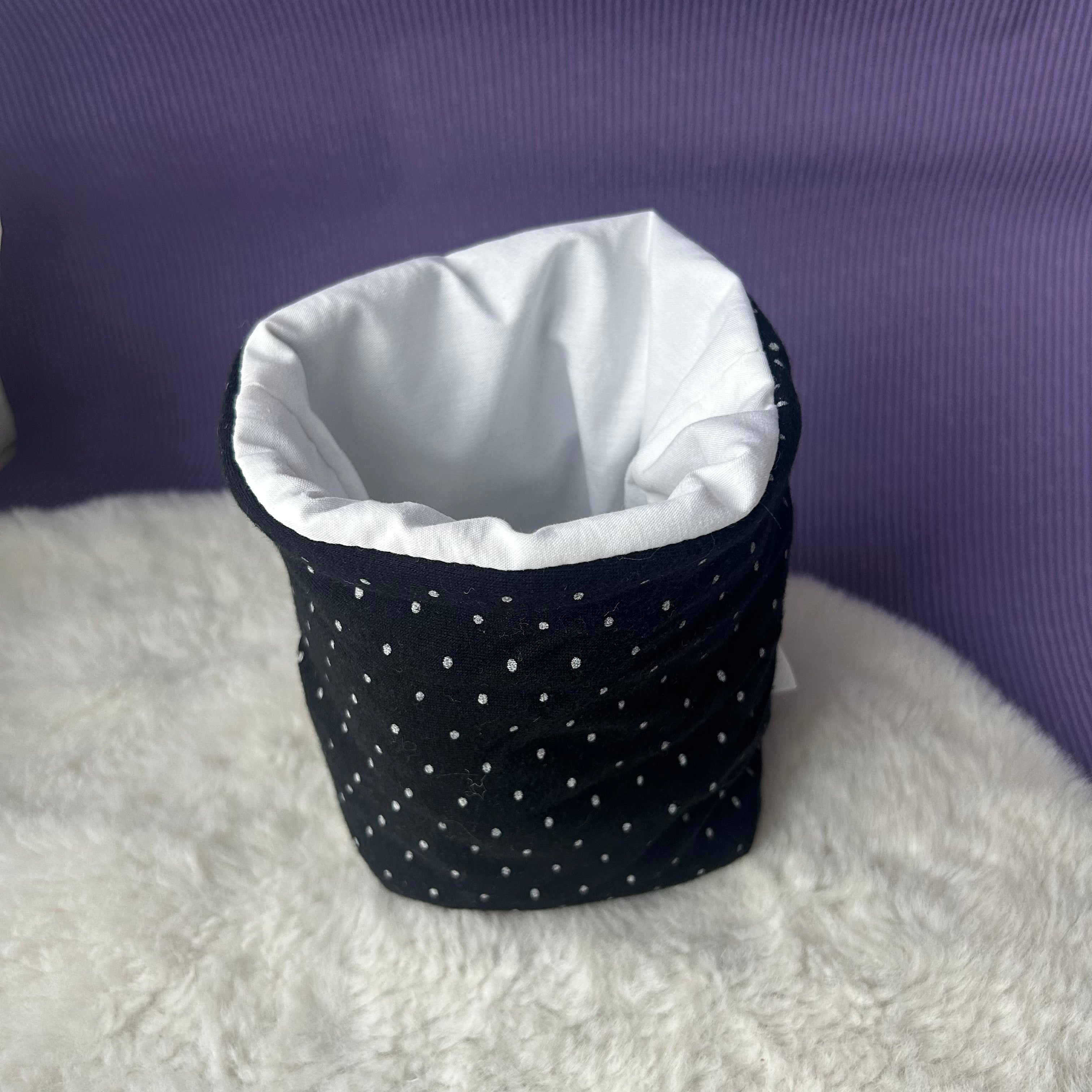 Panier de rangement à pois