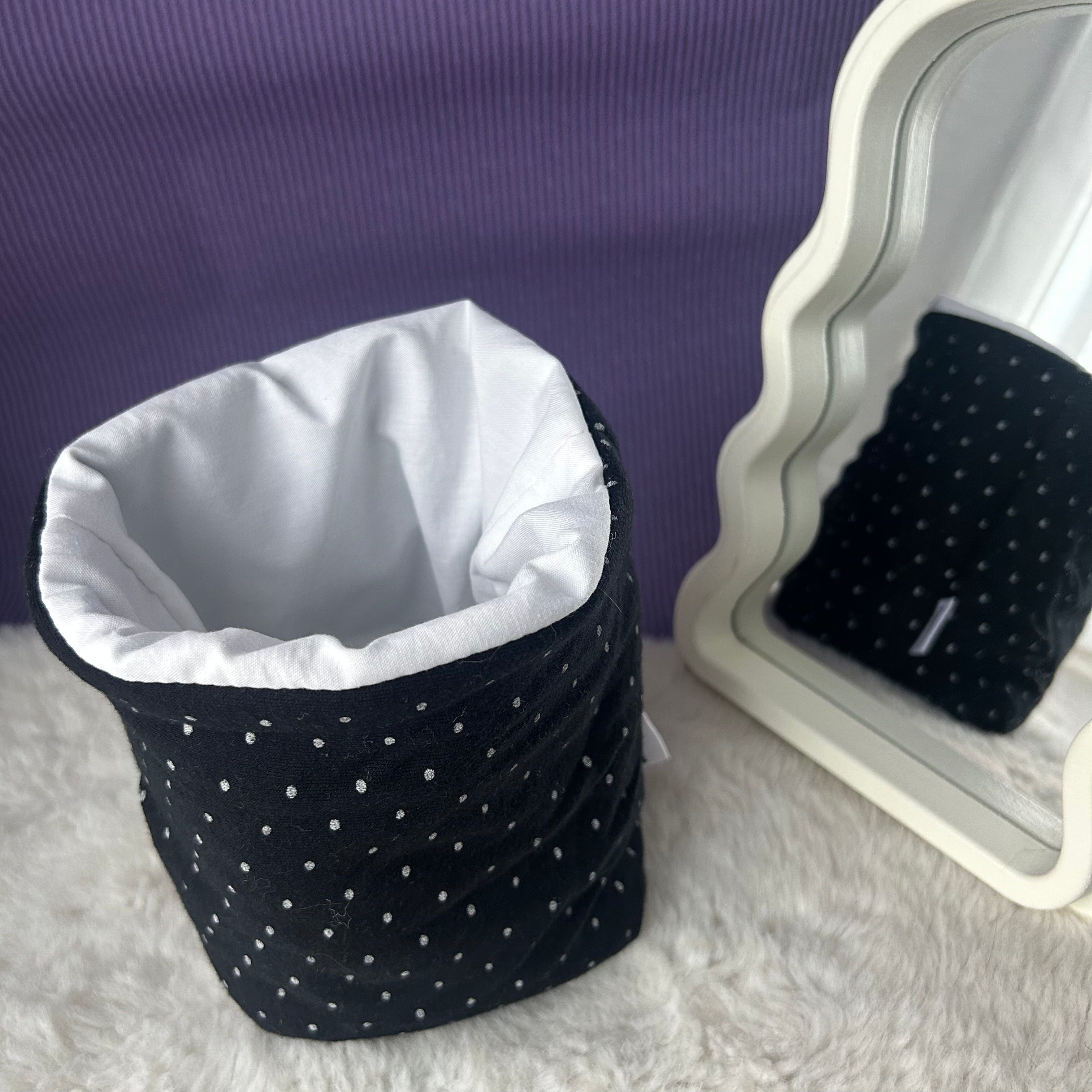 Panier de rangement à pois