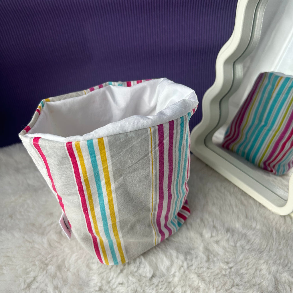 Panier de rangement rayé