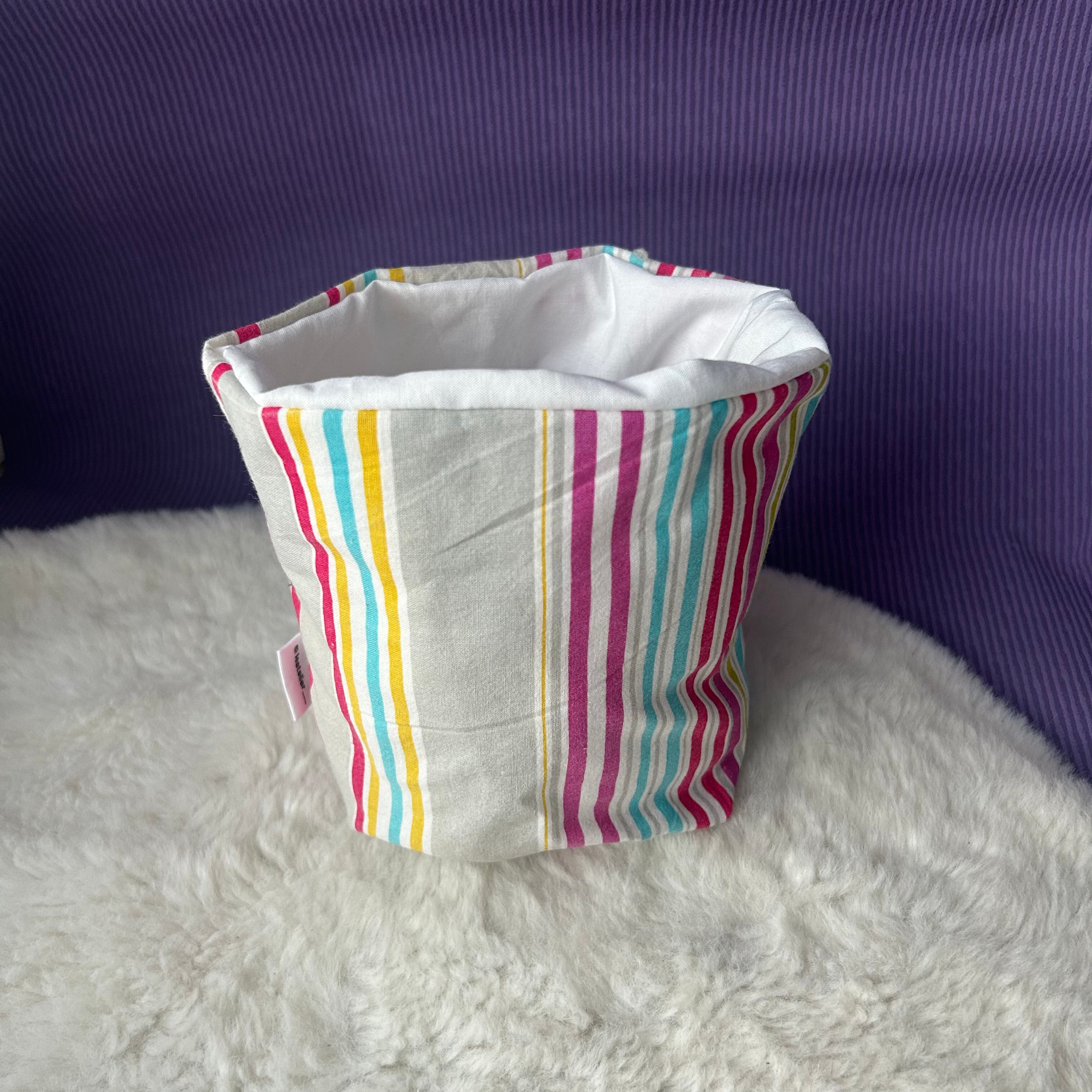 Panier de rangement rayé