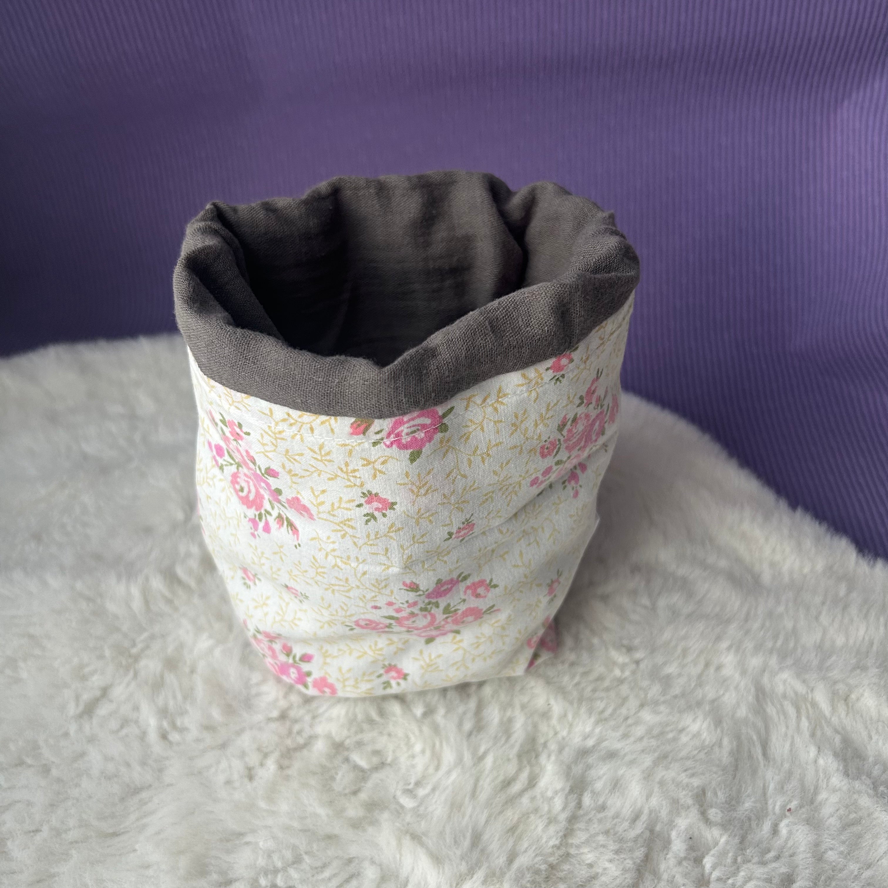 Panier de rangement fleuri