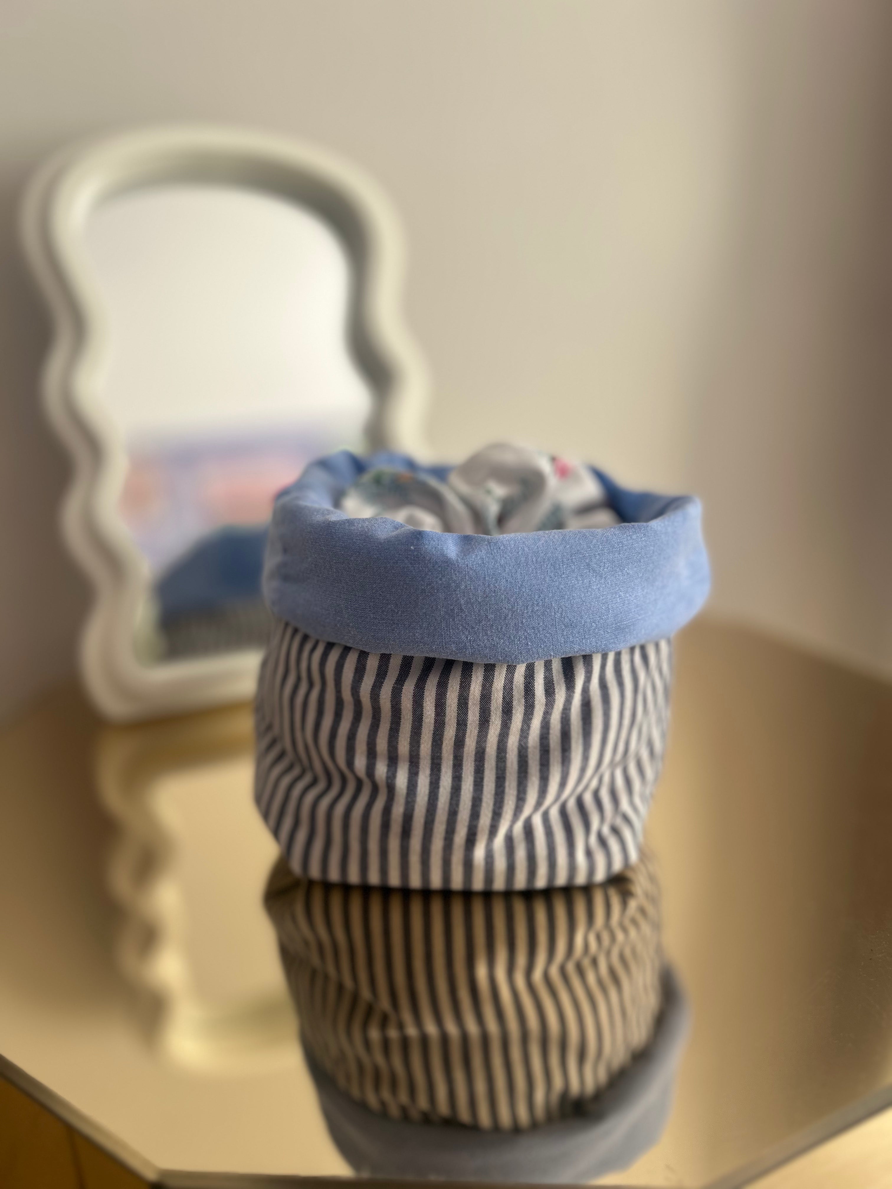 Panier de rangement rayé