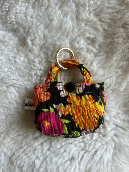 Poop bag fleuri