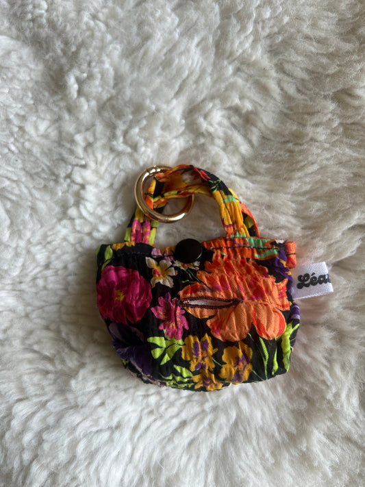 Poop bag fleuri